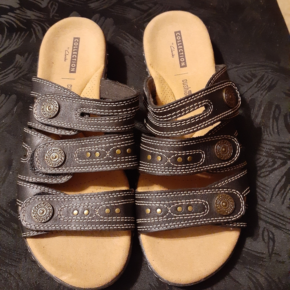 Clarks soft cushion sandles